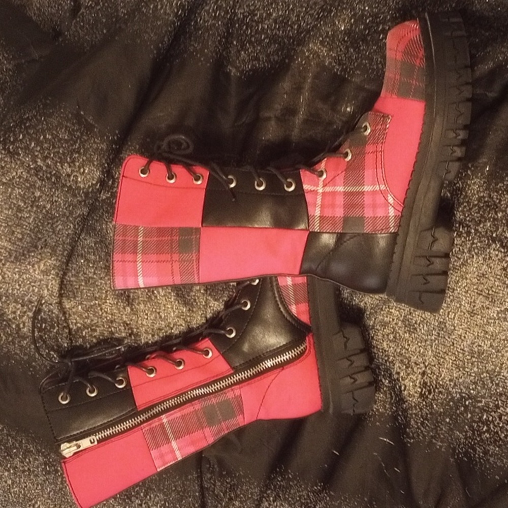 Combat boots